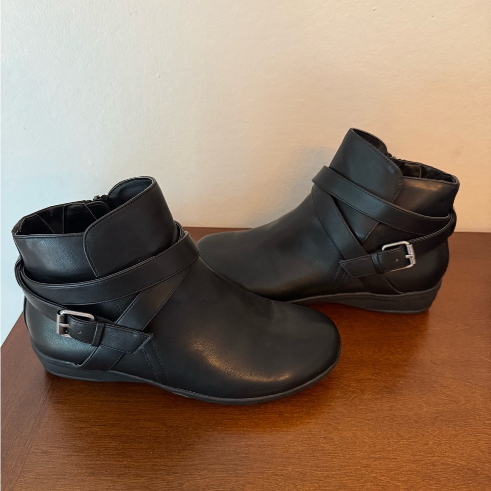Comfortview Women’s Black Brontë Bootie - Size 8.5